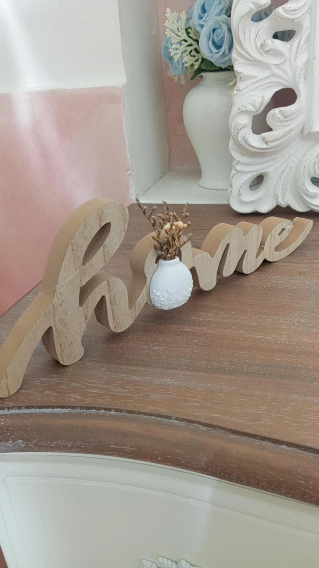 Scritta in legno con porta piantine